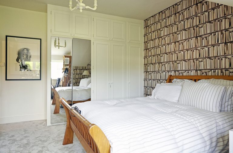 Coolhurst N8 - bookcase wallpaper - london houses - shootfactory location