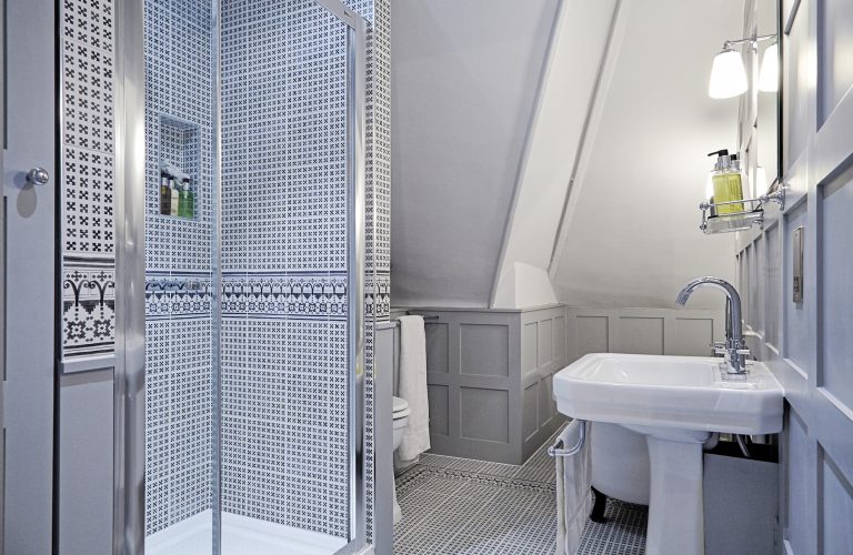 Coolhurst N8 - shower enclosure - london houses - shootfactory location