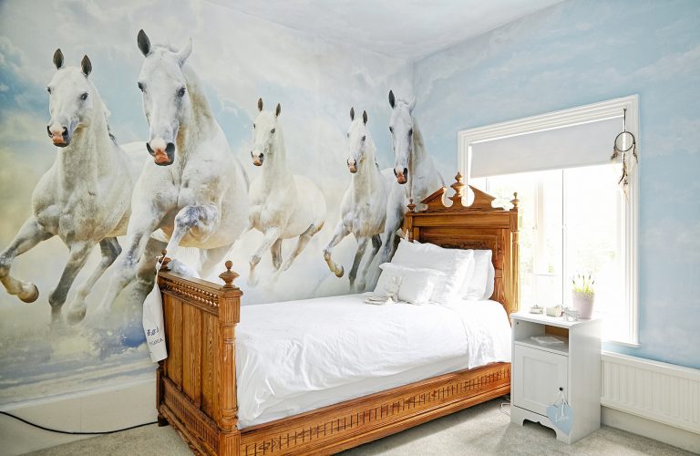 Coolhurst N8 - antique bedframe - london houses - shootfactory location