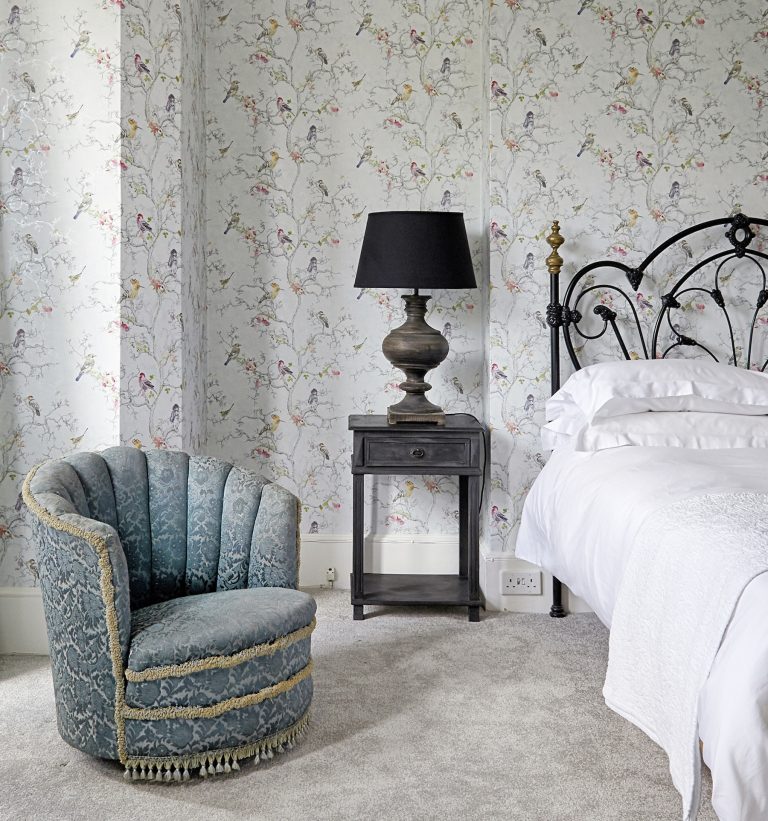 Coolhurst N8 - vintage armchair - london houses - shootfactory location