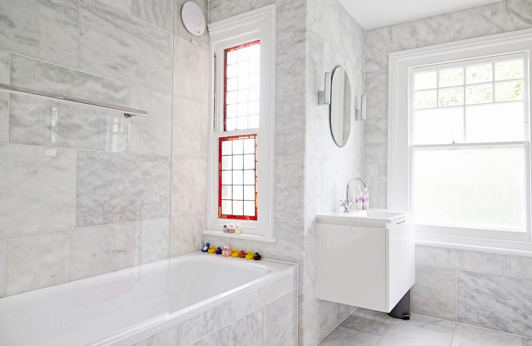 Coolhurst N8 - marble bathroom - london houses - shootfactory location
