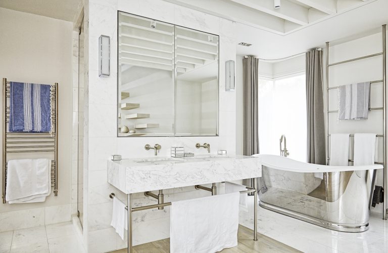 Coolhurst N8 - chrome sided freestanding bath - london houses - shootfactory location