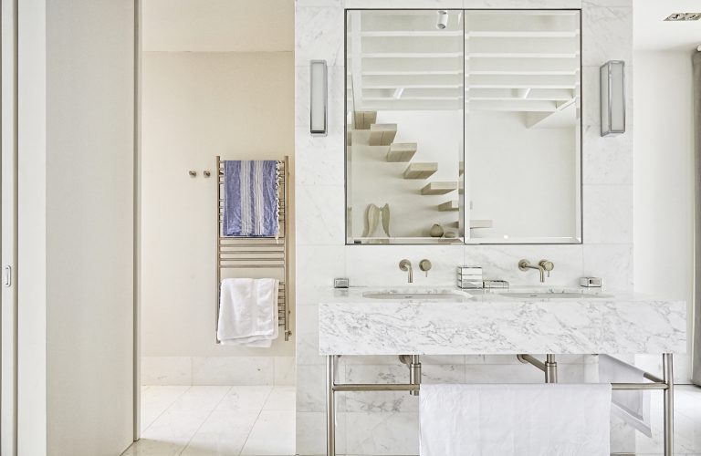 Coolhurst N8 - mirrored bathroom cabinet - london houses - shootfactory location