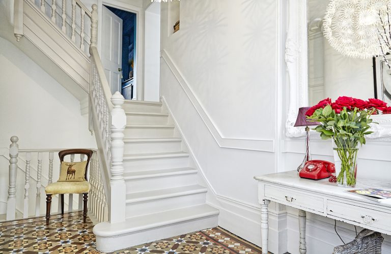 Coolhurst N8 - white painted staircase - london houses - shootfactory location