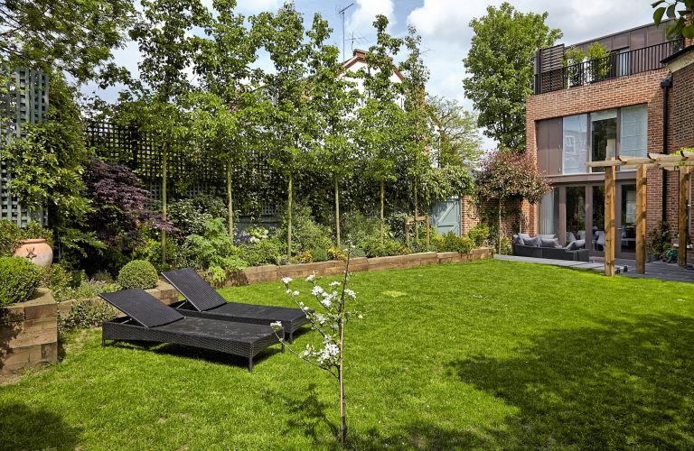 Coolhurst N8 - lawn - london houses - shootfactory location