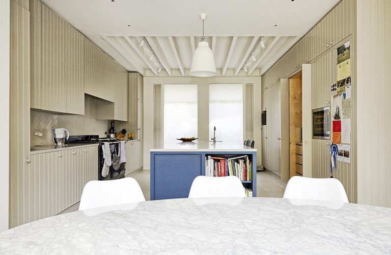 Coolhurst N8 - dining table and kitchen - london houses - shootfactory location