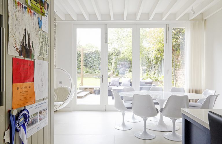 Coolhurst N8 - round dining table and chairs - london houses - shootfactory location