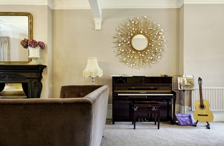Coolhurst N8 - piano and guitar - london houses - shootfactory location