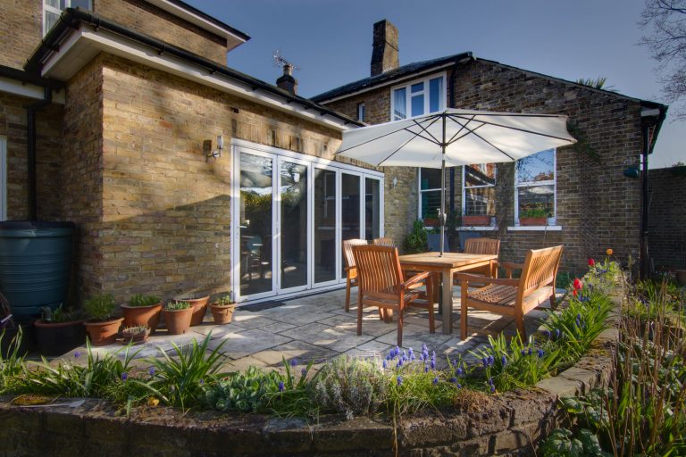 Esher KT10 - large parasol - london houses - shootfactory location