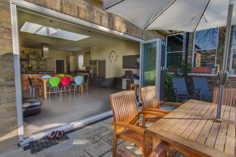 Esher KT10 - patio table - london houses - shootfactory location