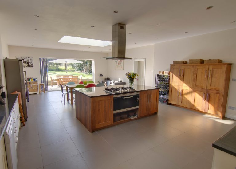 Esher KT10 - spacious kitchen - london houses - shootfactory location