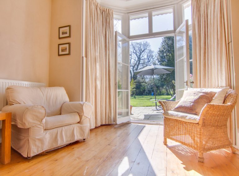 Esher KT10 - beige armchair - london houses - shootfactory location