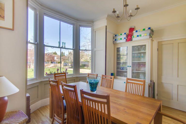 Esher KT10 - bay window - london houses - shootfactory location