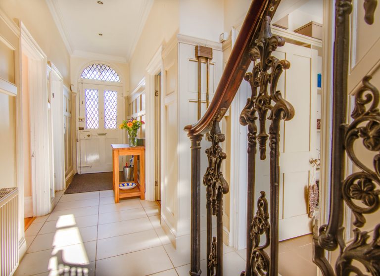 Esher KT10 - entrance hall - london houses - shootfactory location