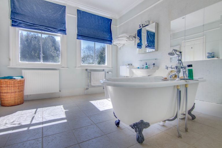 Esher KT10 - double window - london houses - shootfactory location