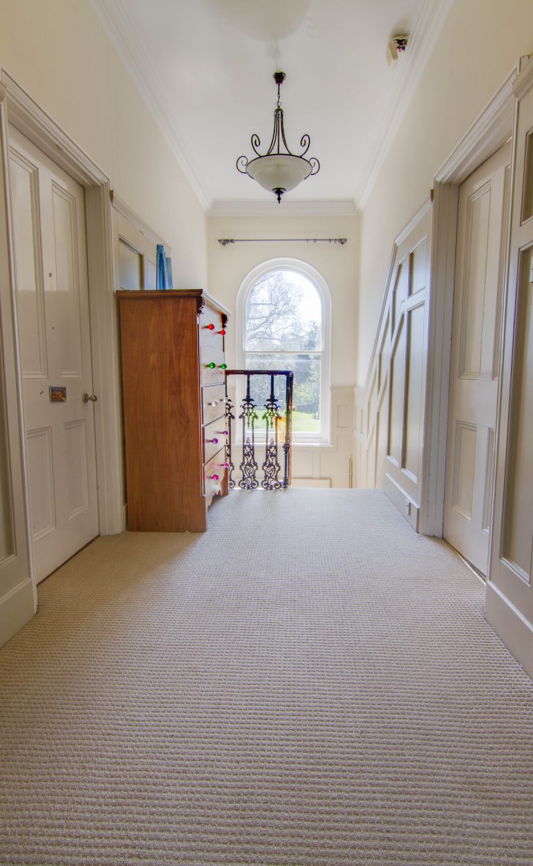 Esher KT10 - chandelier - london houses - shootfactory location