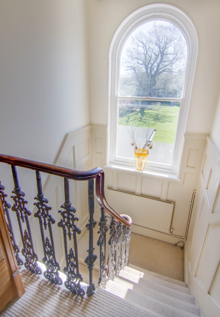Esher KT10 - arched window - london houses - shootfactory location