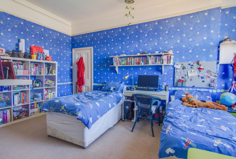 Esher KT10 - blue bedroom - london houses - shootfactory location