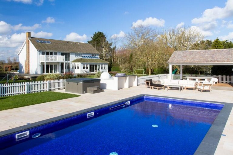 Sidlesham PO20 - outdoor pool - other uk houses - shootfactory location