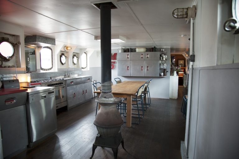 Lightship E16 - steel support - quirky - shootfactory location