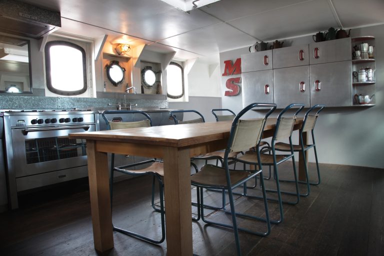 Lightship E16 - kitchen with dining table - quirky - shootfactory location
