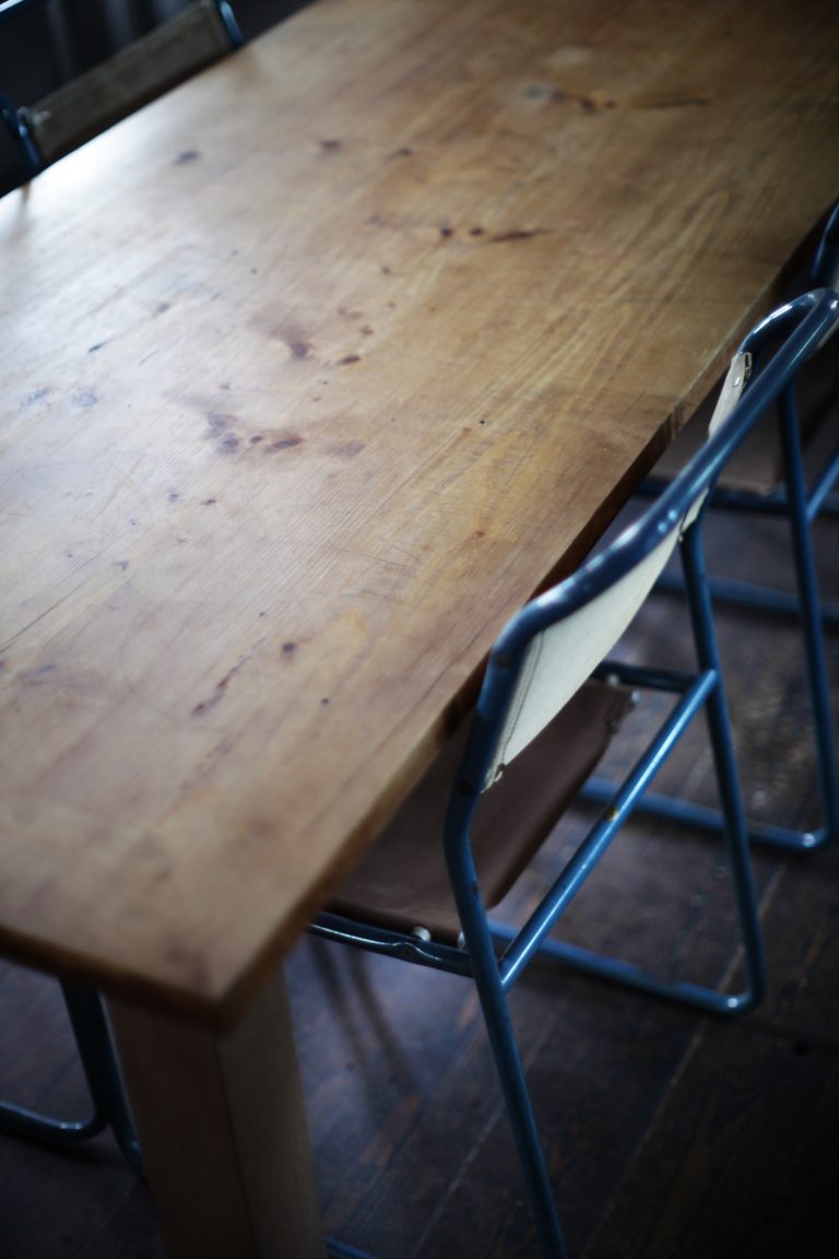 Lightship E16 - dining table - quirky - shootfactory location