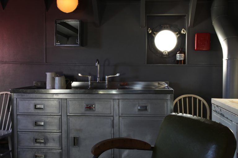 Lightship E16 - hand basin unit - quirky - shootfactory location