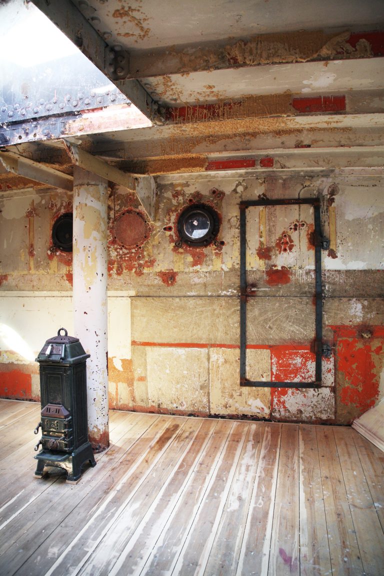Lightship E16 - inside room with burner - quirky - shootfactory location