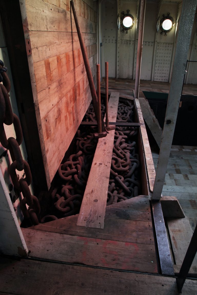 Lightship E16 - chain void - quirky - shootfactory location