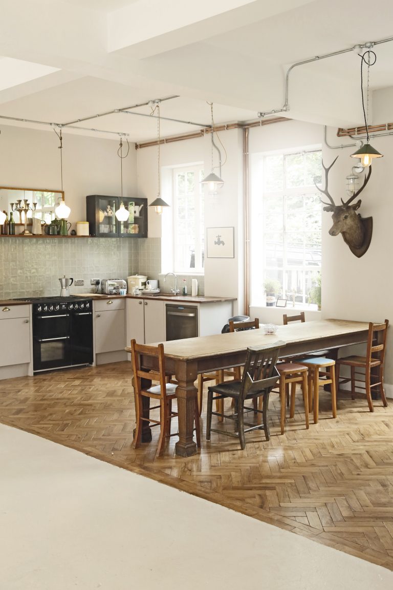 Tucker SW20 - white painted walls - photographic studios - shootfactory location