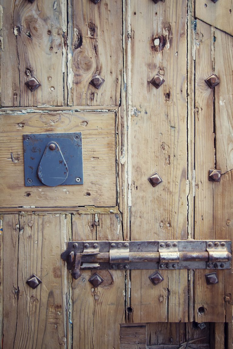 Compound B3 - antique door - other uk houses - shootfactory location