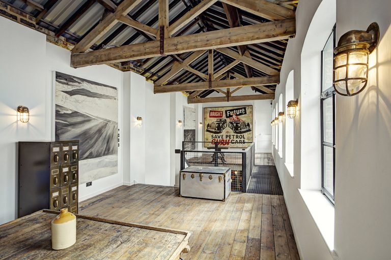 Compound B3 - exposed beams - other uk houses - shootfactory location