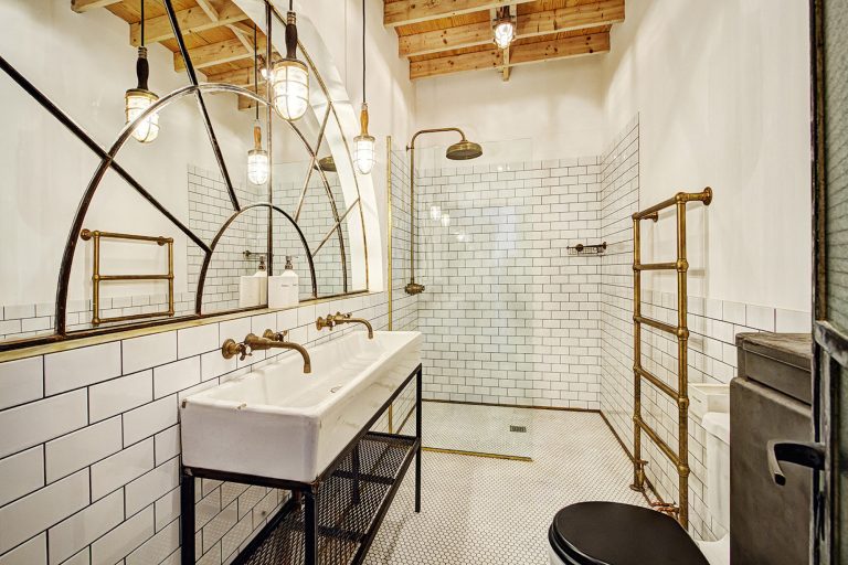 Compound B3 - white tiled bathroom - other uk houses - shootfactory location