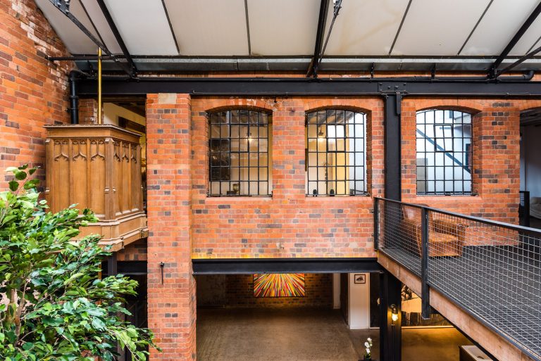 Compound B3 - original vintage windows - other uk houses - shootfactory location