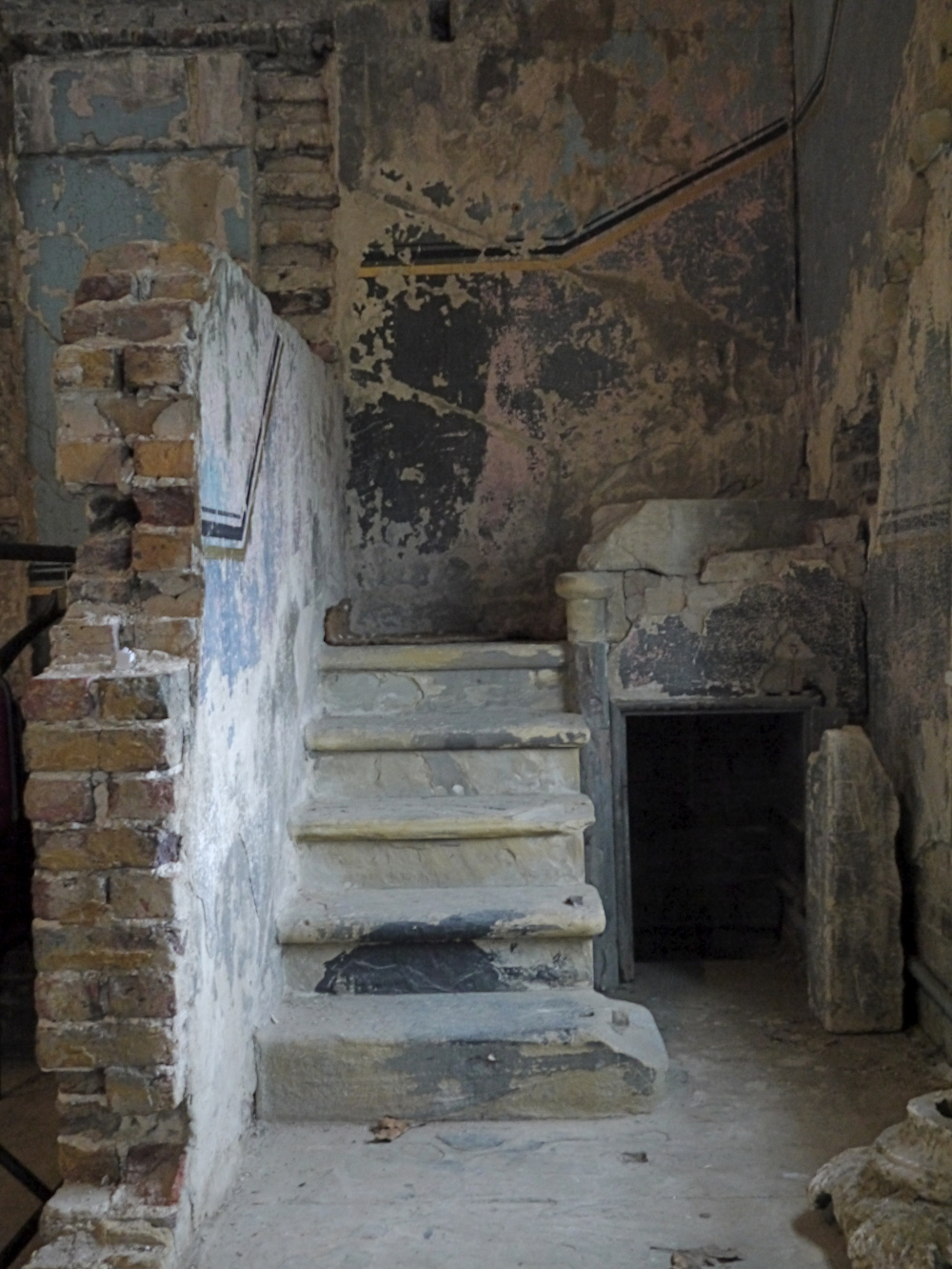 Chapel SE15 - concrete steps - quirky - shootfactory location