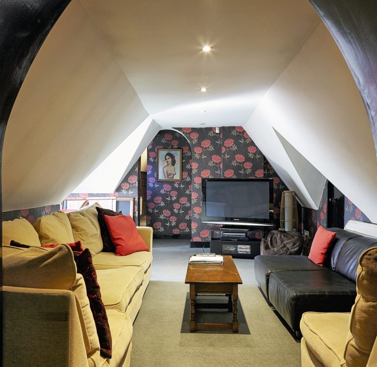 Cedar KT2 - attic sitting room - london houses - shootfactory location