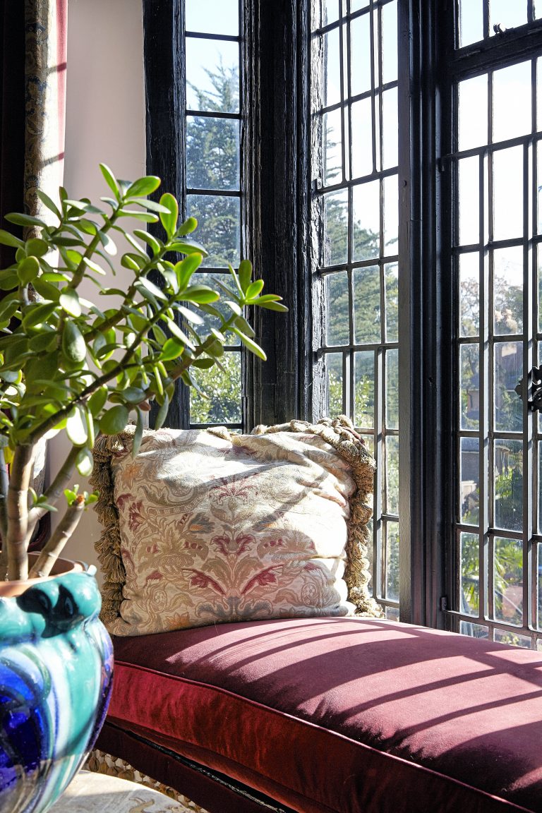 Cedar KT2 - window seat - london houses - shootfactory location