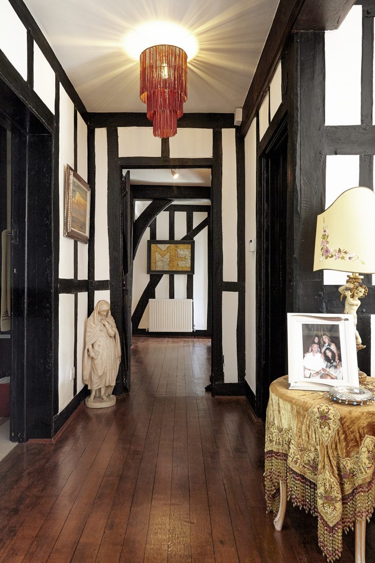 Cedar KT2 - tudor corridors - london houses - shootfactory location
