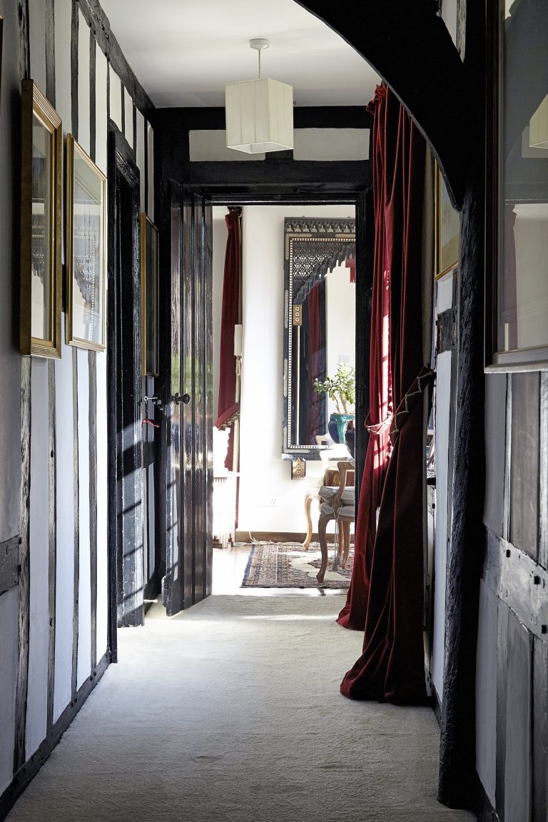 Cedar KT2 - long corridors - london houses - shootfactory location