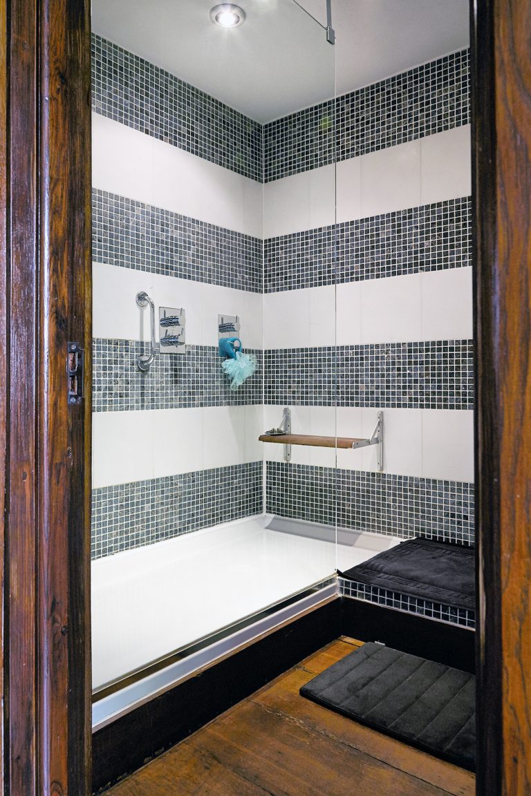 Cedar KT2 - striped tiling - london houses - shootfactory location