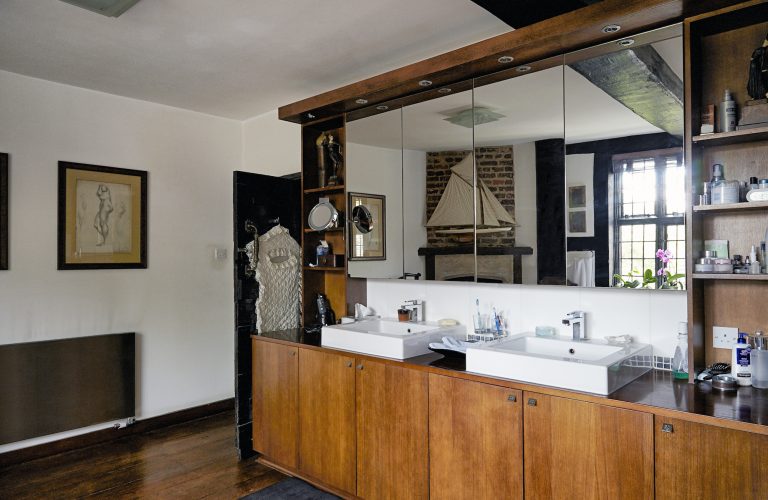 Cedar KT2 - double sink unit - london houses - shootfactory location