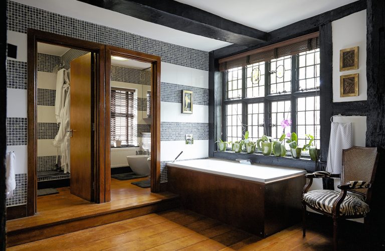 Cedar KT2 - large period window - london houses - shootfactory location