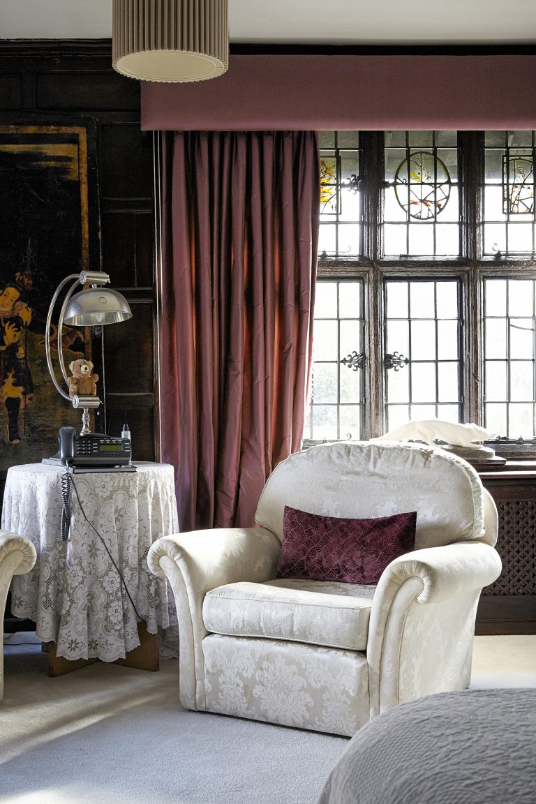 Cedar KT2 - pale coloured armchair - london houses - shootfactory location