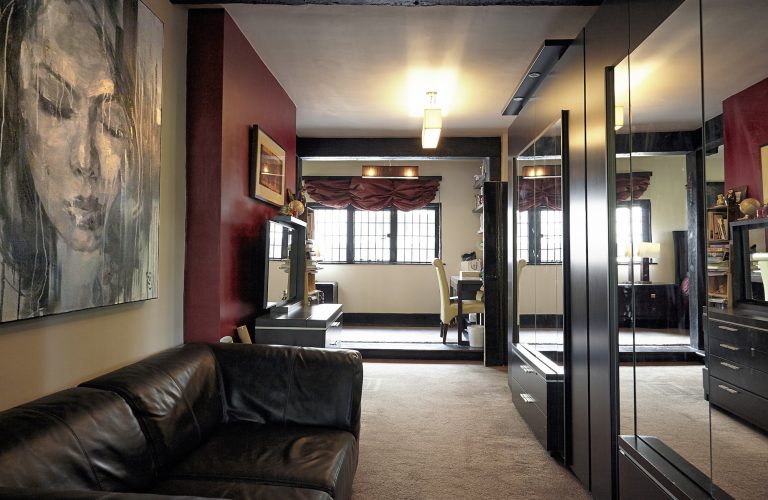 Cedar KT2 - mirrored wardrobes - london houses - shootfactory location