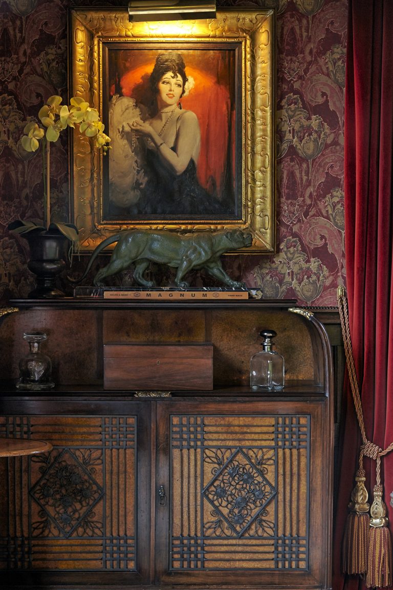 Cedar KT2 - antique paintings - london houses - shootfactory location