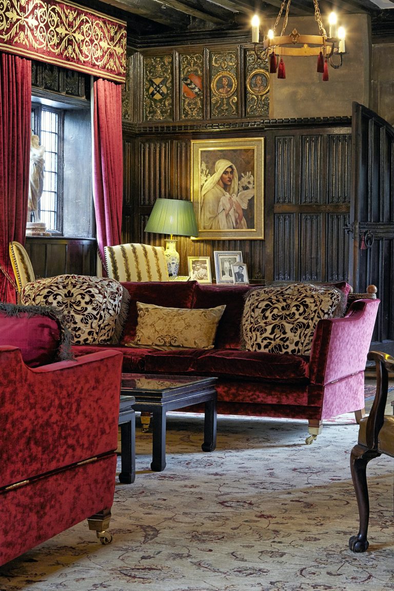 Cedar KT2 - gold picture frame - london houses - shootfactory location