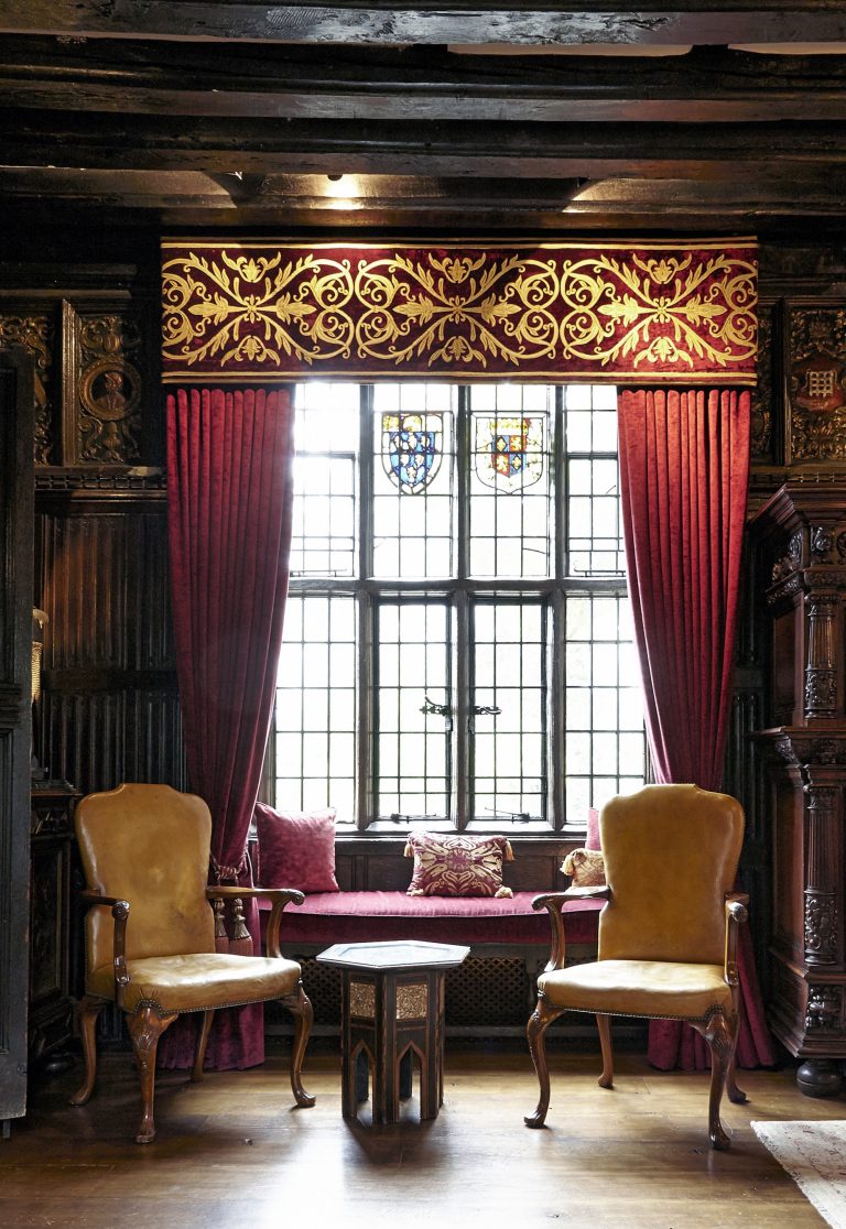 Cedar KT2 - red coloured curtains - london houses - shootfactory location