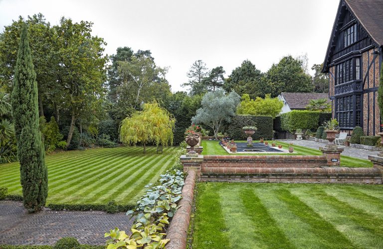 Cedar KT2 - garden on different levels - london houses - shootfactory location