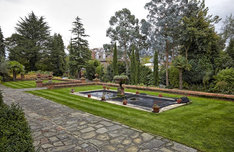 Cedar KT2 - garden pond - london houses - shootfactory location