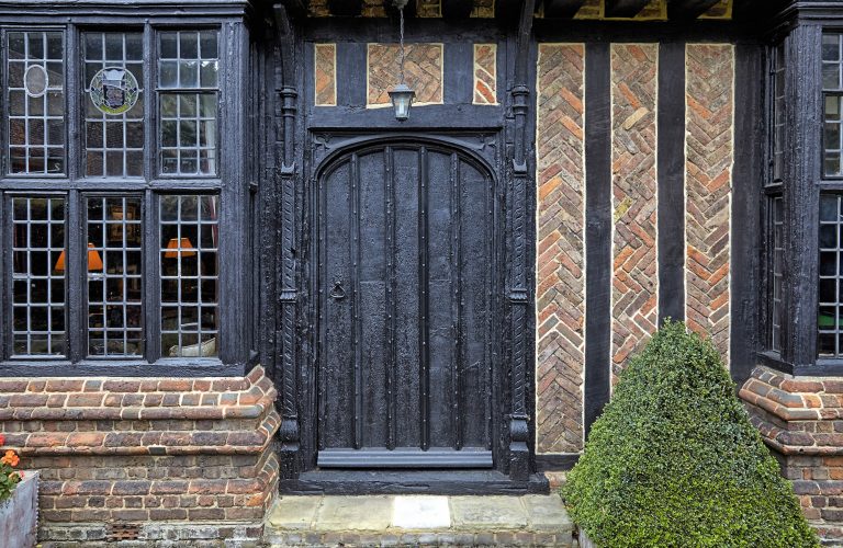 Cedar KT2 - front entrance - london houses - shootfactory location